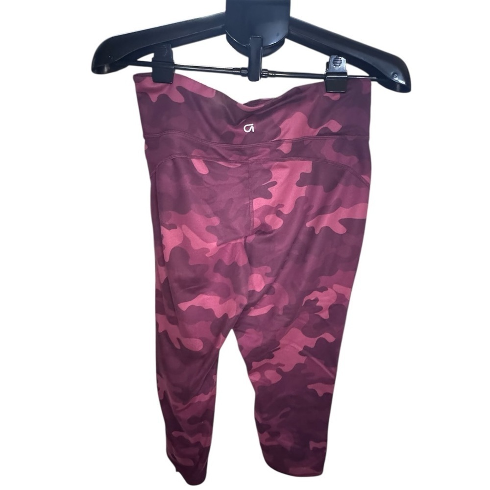 Gap fit cropped pants red camo